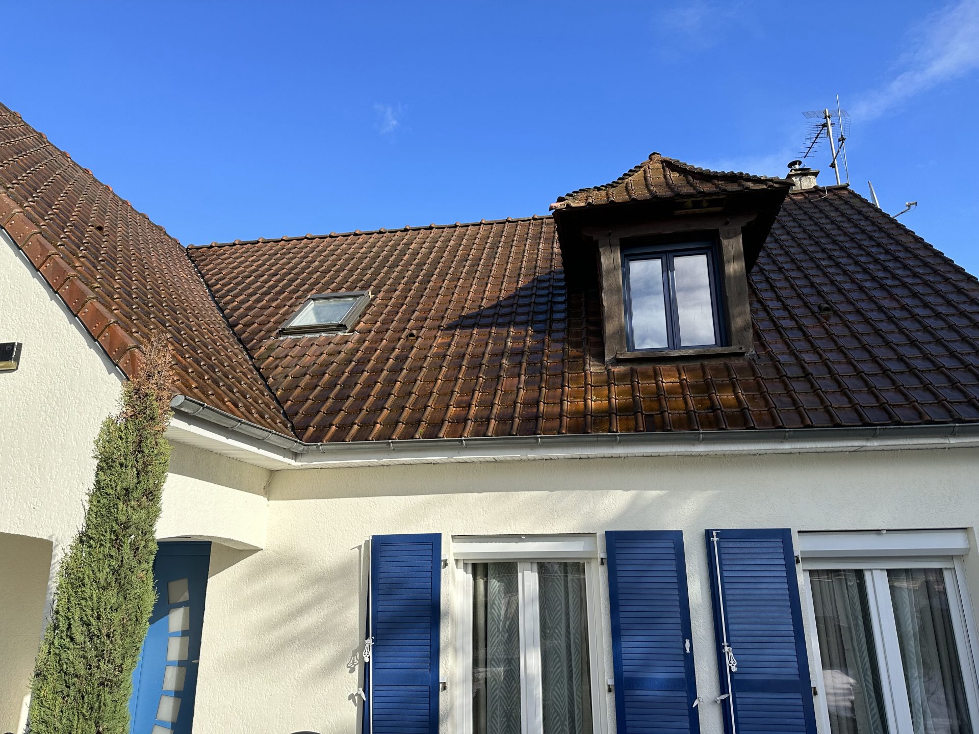 Traitement fongicide et hydrofuge sur toiture par drone