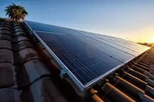 Nettoyage de panneaux solaires par drone